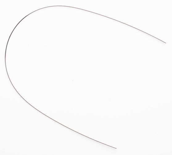 Archwire with rounded edges, usually used in the early stages of orthodontic treatment.
